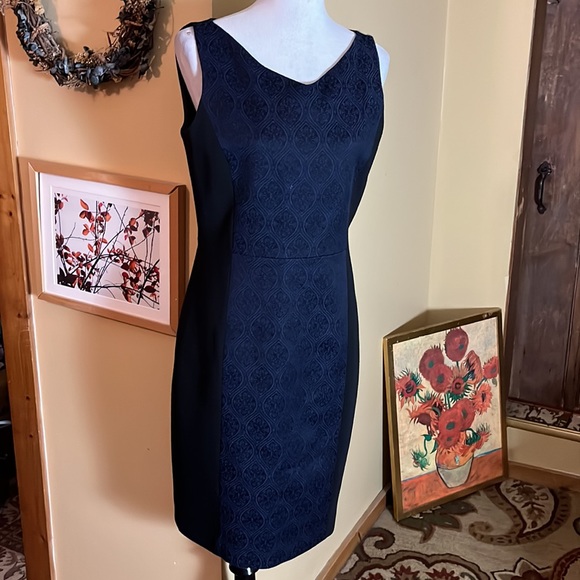 TAHARI Size 10 TRISTA Sheath DRESS  
V-Neck Textured Navy/Black Dress $329 NEW - Picture 7 of 16